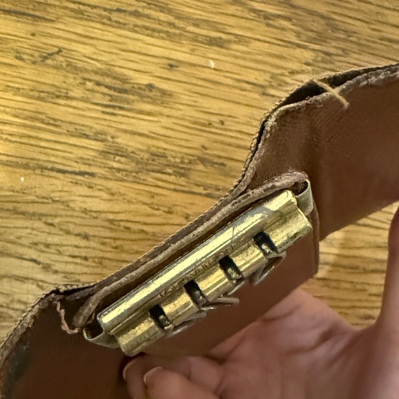 Louis Vuitton Monogram 4 Key Holder - Picture 5 of 7